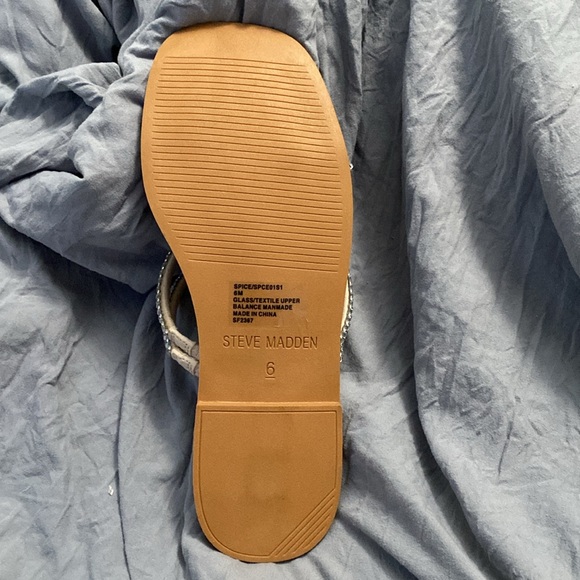 Steve Madden Sparkly Slip On Flip Flops - Picture 3 of 3